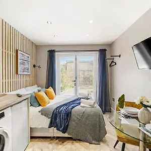  Apartment Boutique Heathrow Studio's - Parking - Garden